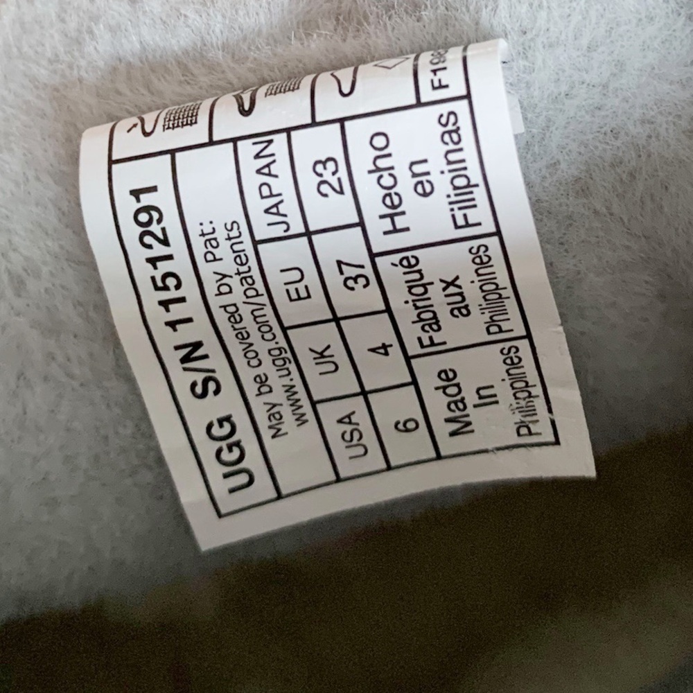 UGG Classic Min Mirror Ball Silver Boots! Retail $190 - Picture 5 of 10